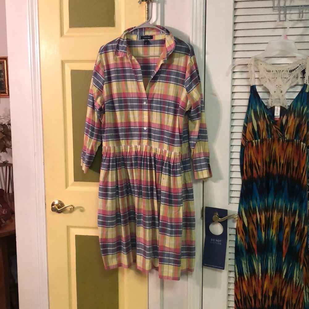 Dresses - Picture 2 of 4